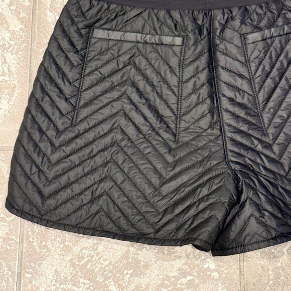 ATHLETA Womens NWOT Apres Quilted DOWN Ski Hiking Shorts Zip Pockets 8 Black $89 - Picture 5 of 8